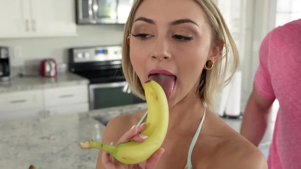 زوجان ناضجان يستضيفان حفلة جنسية رباعية لتدريب شباب