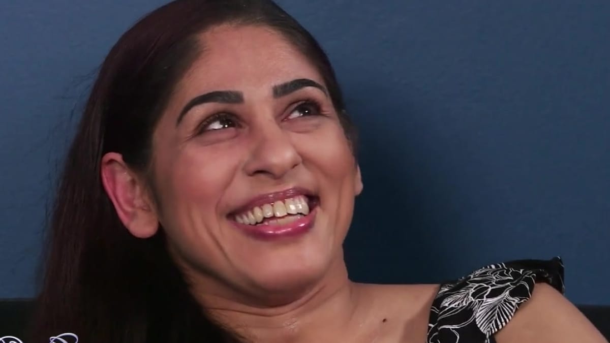 امرأة عربية المولد تلعق قضيب رئيسها في العمل وتستنزفه