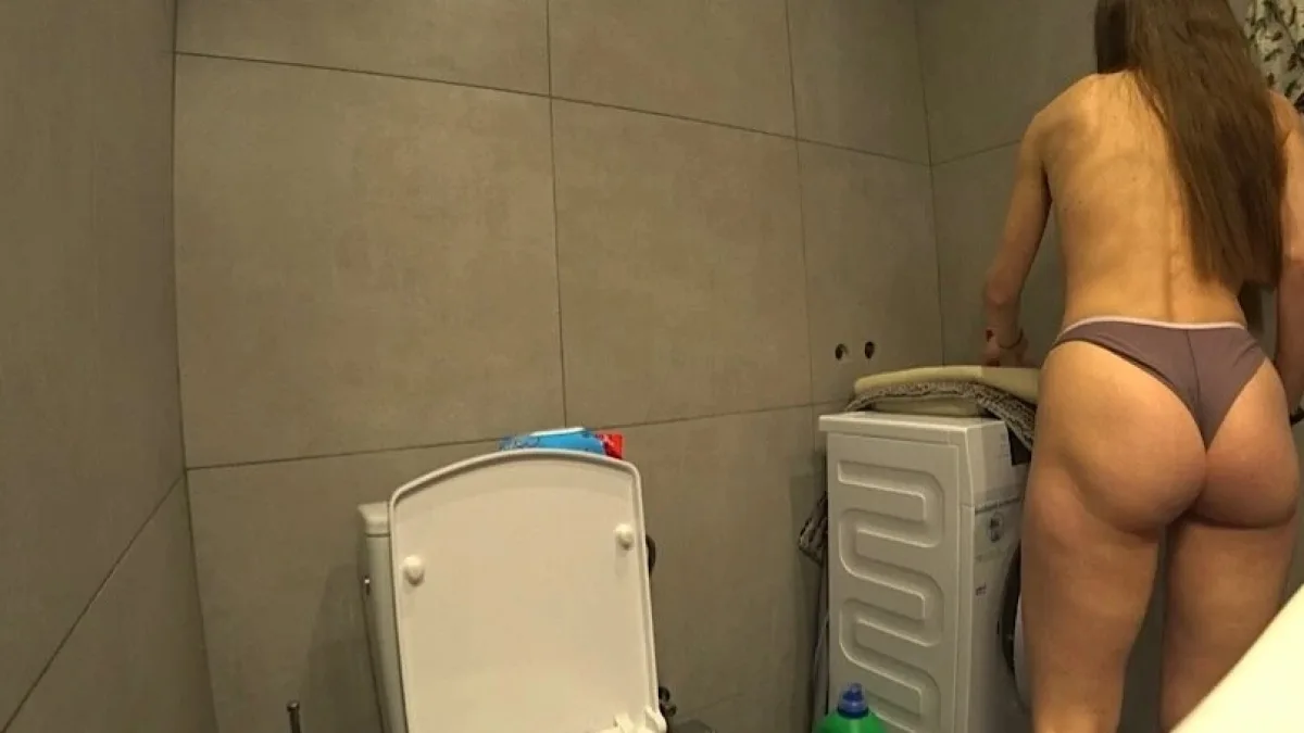 يمارس الجنس مع أخت زوجته في الحمام