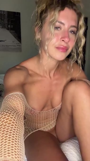 جسد الأرملة المثير مثير للإعجاب