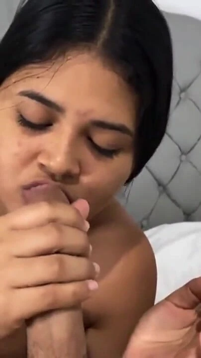 الشابة خبيرة في الجنس الفموي