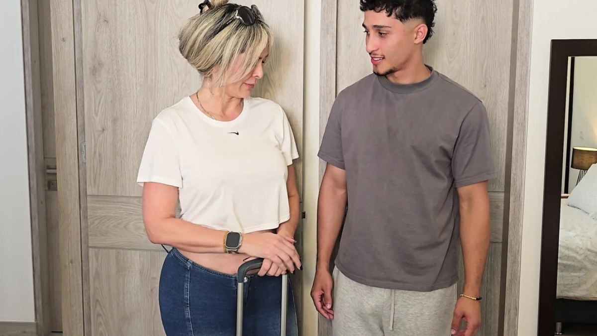 امرأة عجوز وحيدة تمارس الجنس مع ضيف شاب