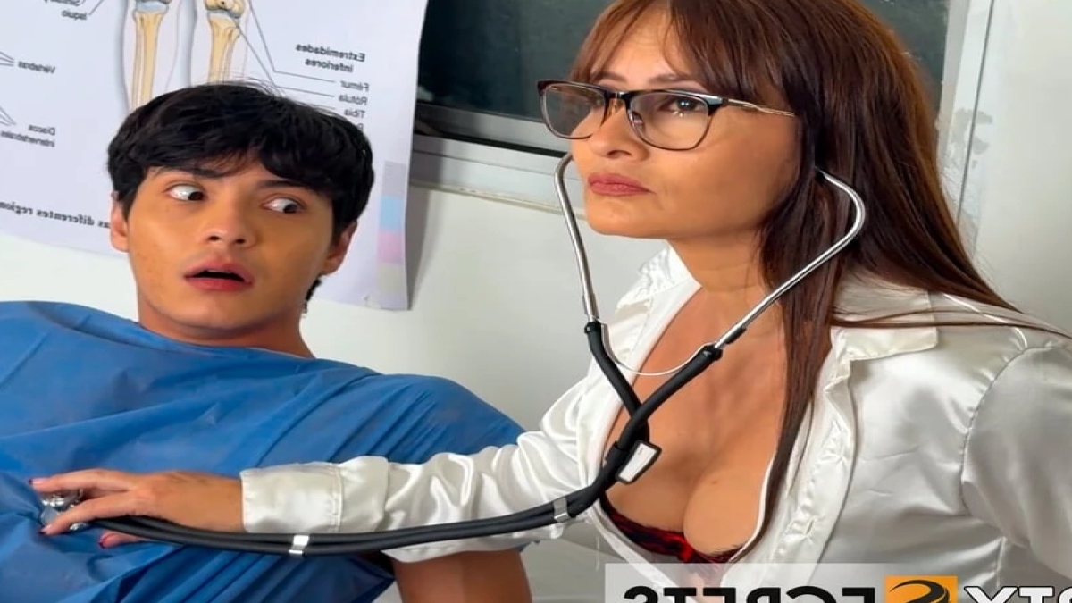 نوبة شهوة بين ممرضة ومريض يرتدي زيّها الرسمي