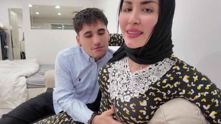 امرأة كولومبية تمارس الجنس غير الاحترافي مع صديق ابنها